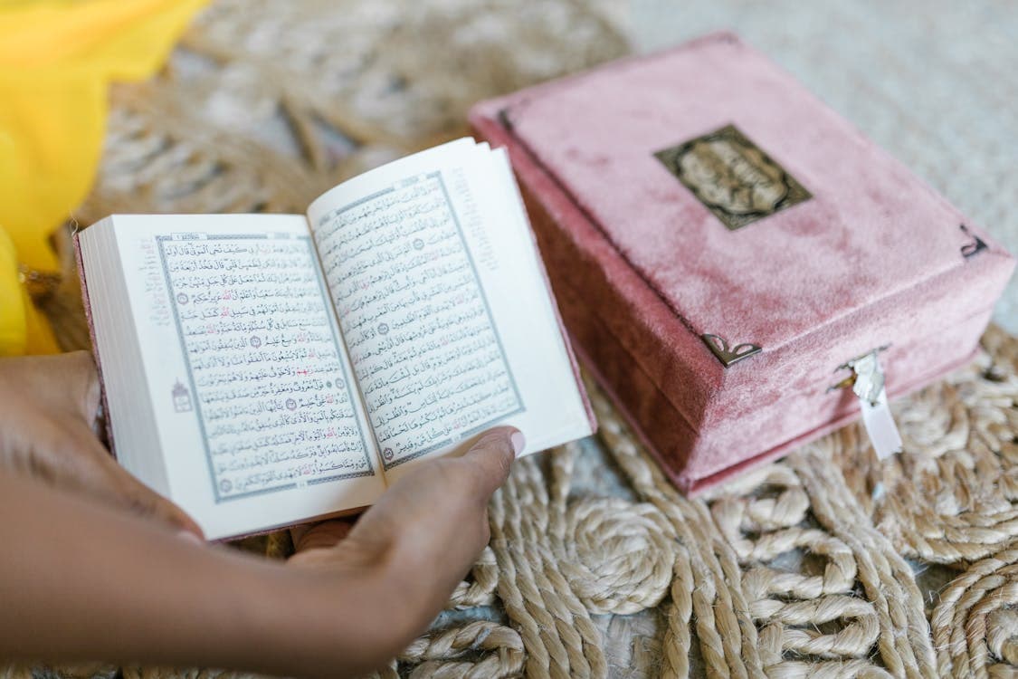 Jika Kamu Benar-Benar Mencintai Allah, Buktikan — Bukan dengan Perasaan, tapi dengan Langkah
